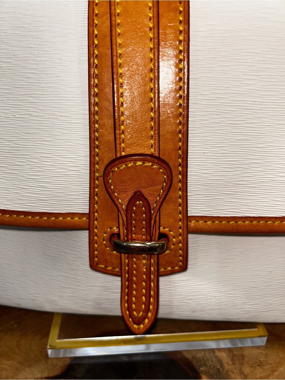 Vintage Dooney & Bourke USA Ivory All Weather Leather Equestrian Shoulder Bag - Picture 9 of 9